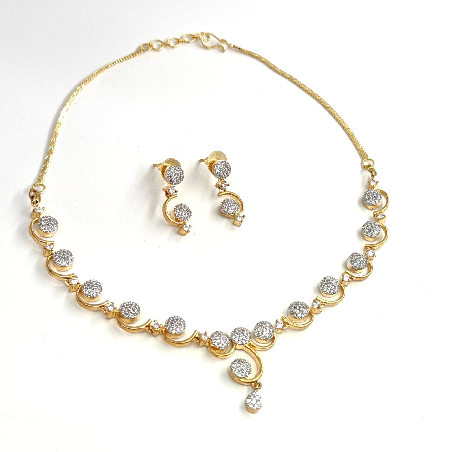 Aria Timeless Glow Necklace Set