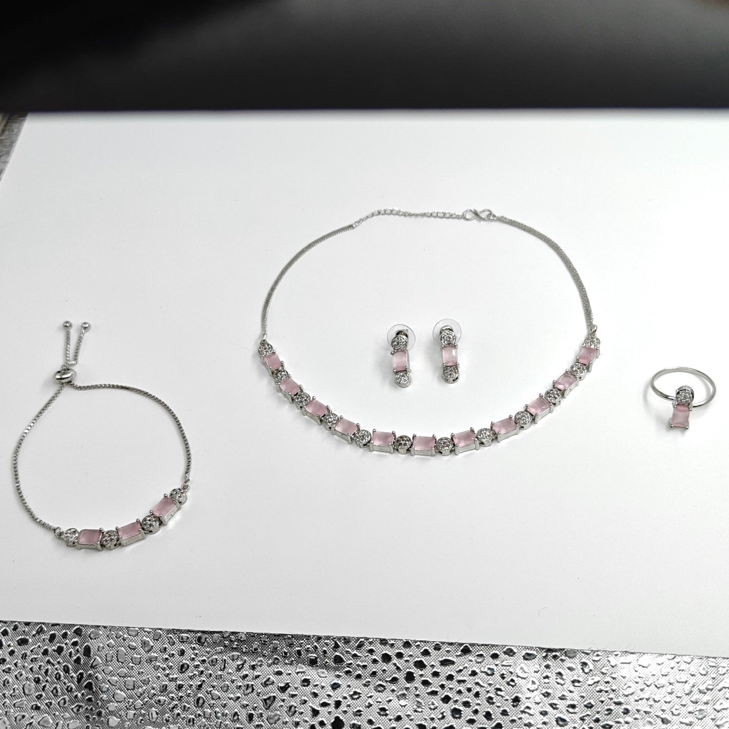 Nyra Necklace Set